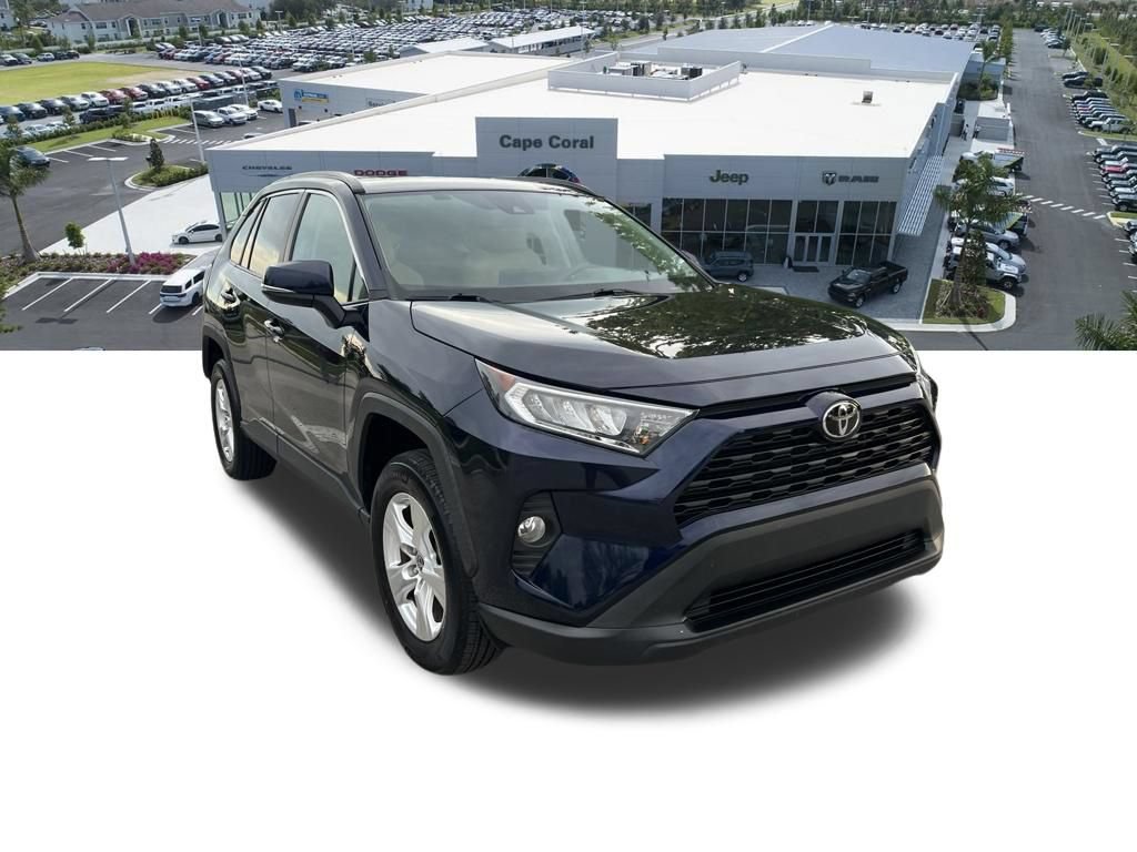 Used 2021 Toyota RAV4 XLE w/ Convenience Package FWD image 3