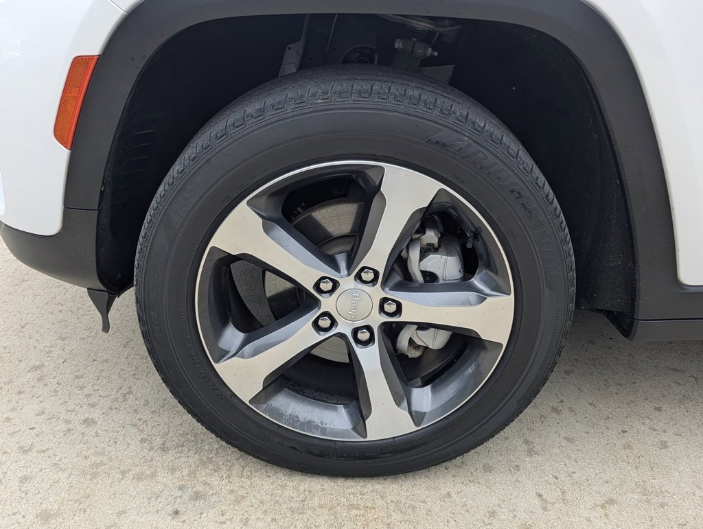 Used 2023 Jeep Grand Cherokee Limited image 17