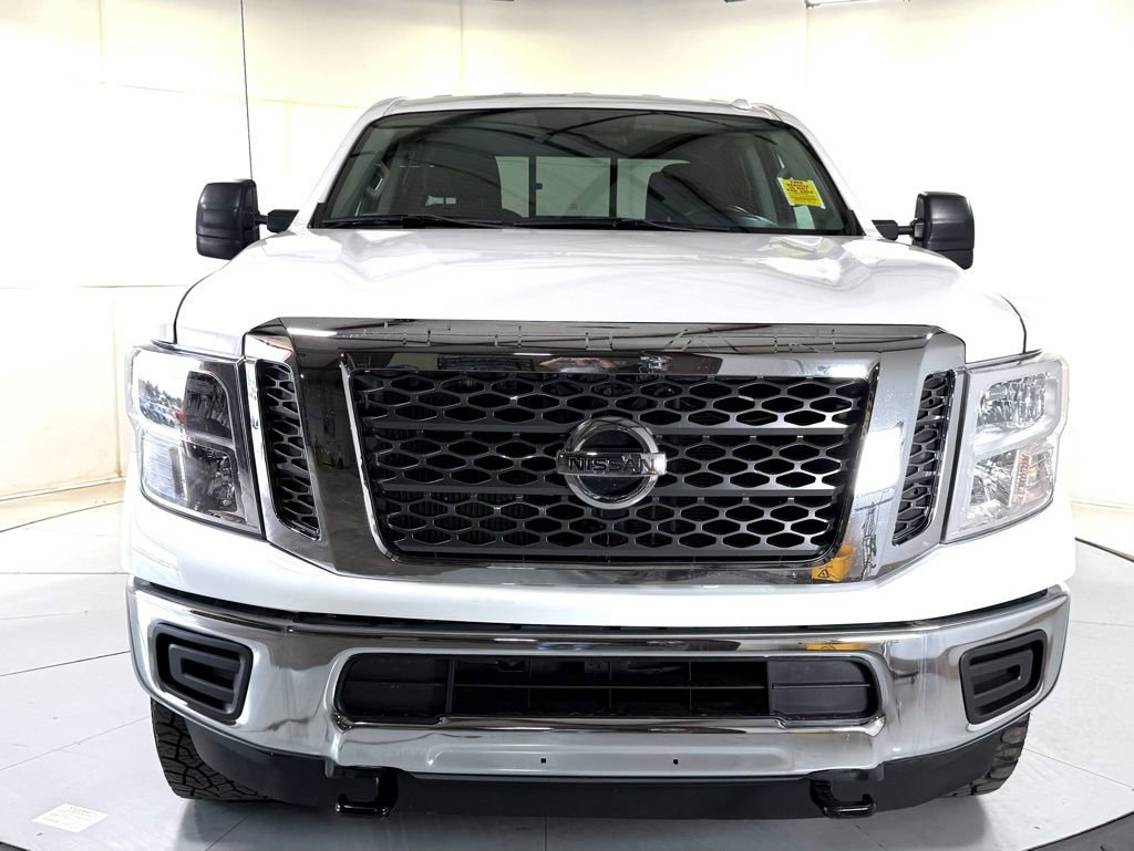 Used 2018 Nissan Titan SV RWD image 9
