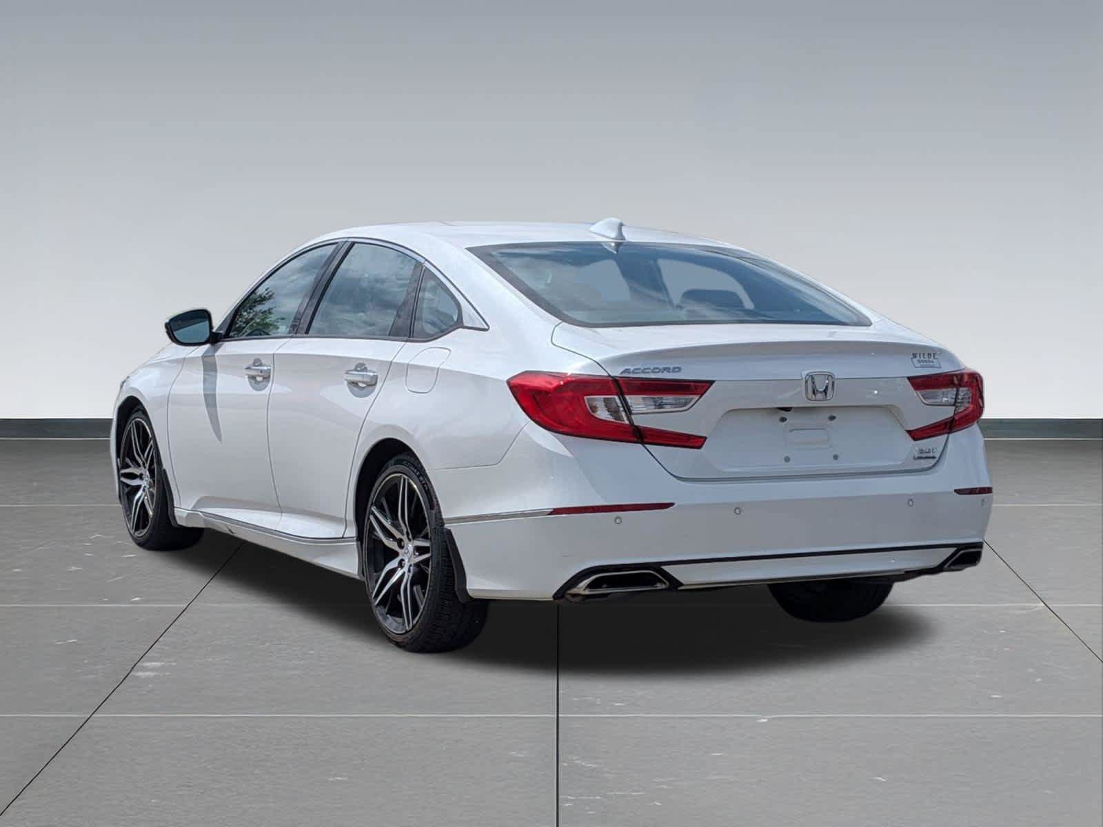 Used 2021 Honda Accord Touring image 3