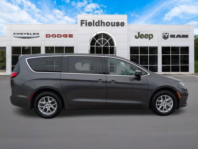 Used 2023 Chrysler Pacifica Touring-L FWD image 11