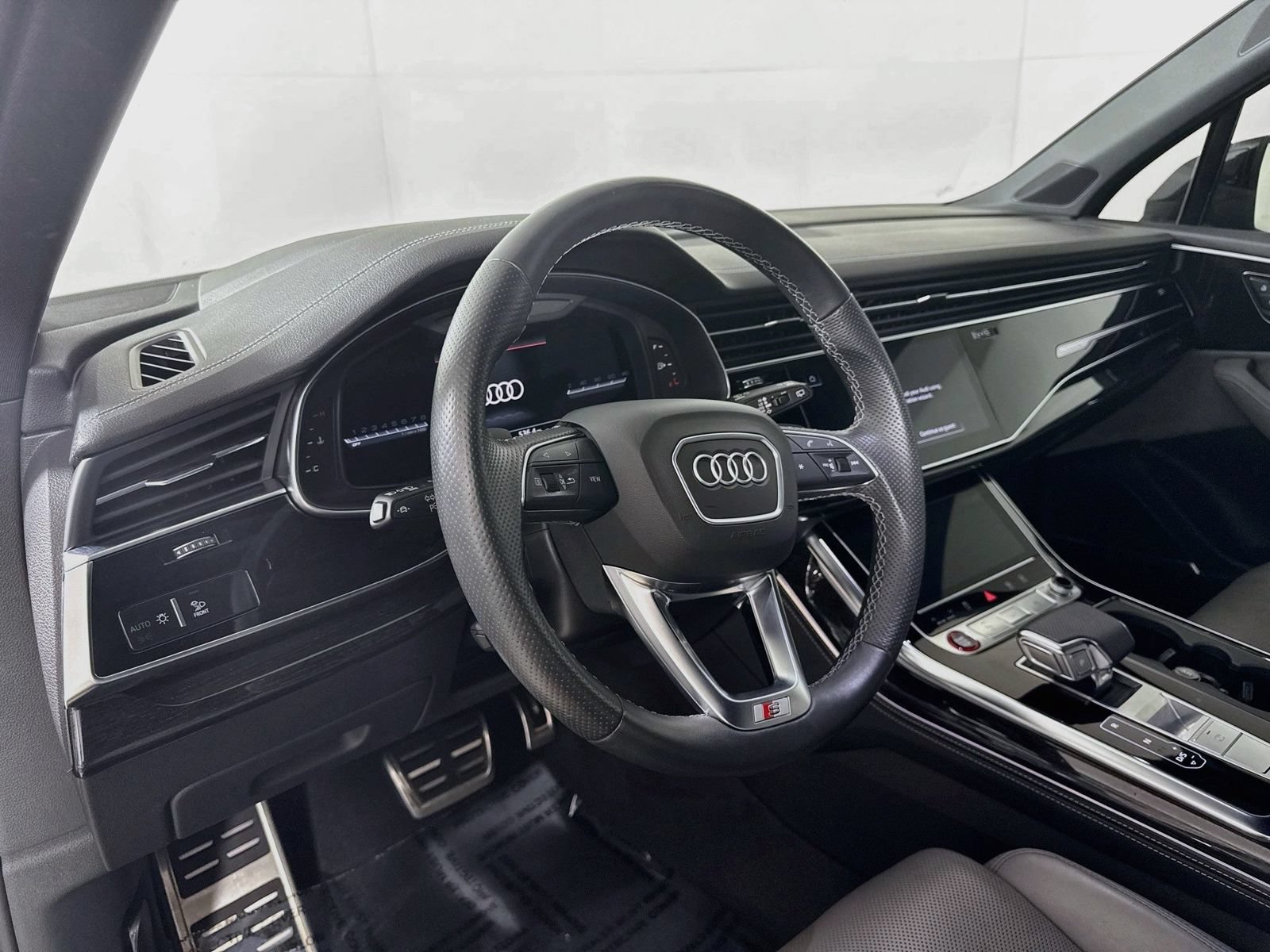 Certified 2023 Audi SQ7 Prestige w/ Sport Package AWD/4WD image 4