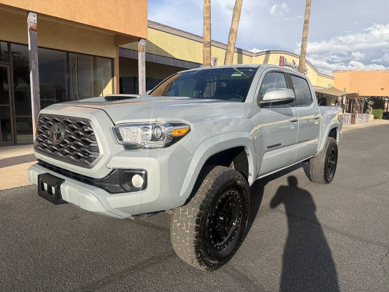 Used 2020 Toyota Tacoma TRD Sport w/ Technology Package RWD image 2