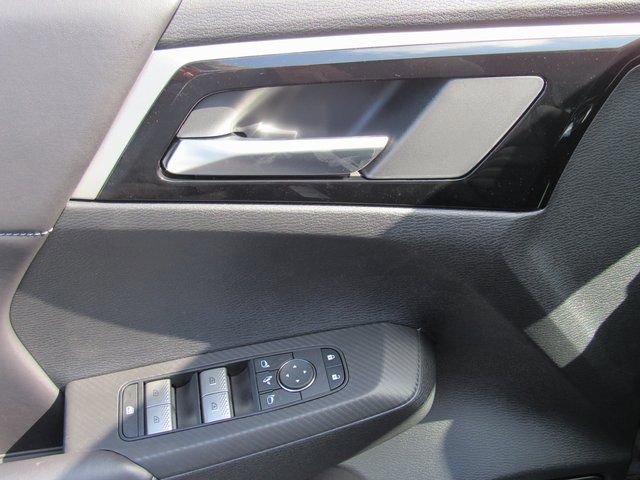 New 2025 Mitsubishi Outlander SE image 11