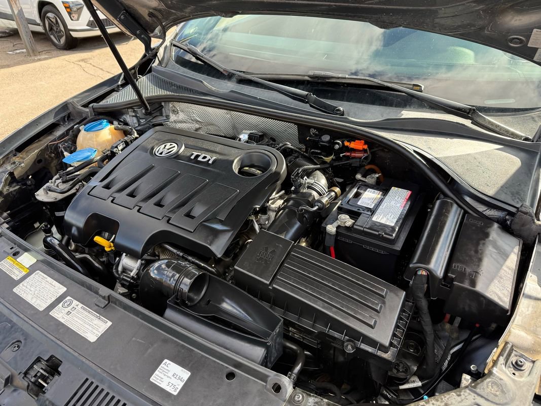 Used 2014 Volkswagen Passat TDI SE image 35
