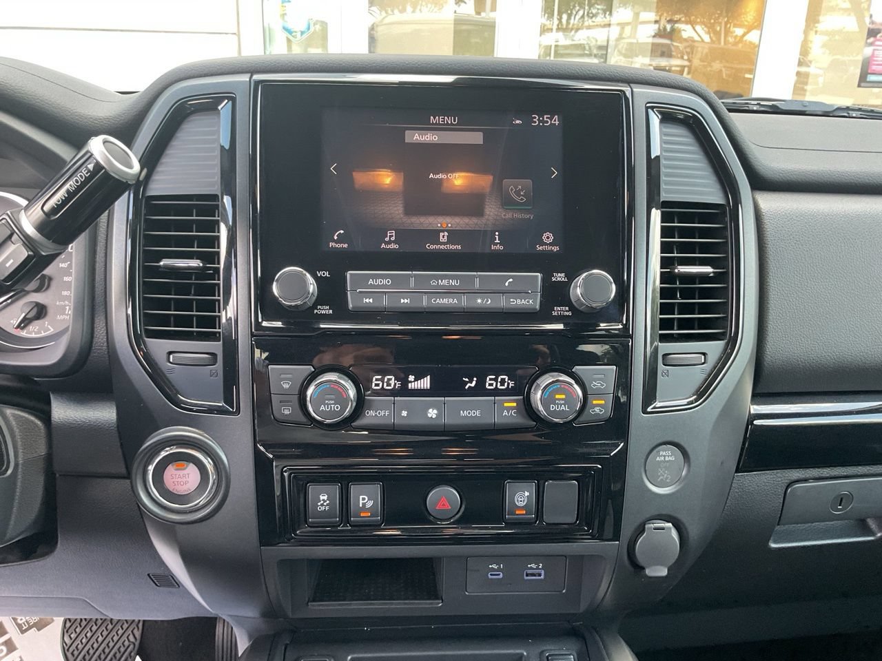 Used 2024 Nissan Titan SV w/ SV Bronze Edition Package RWD image 27