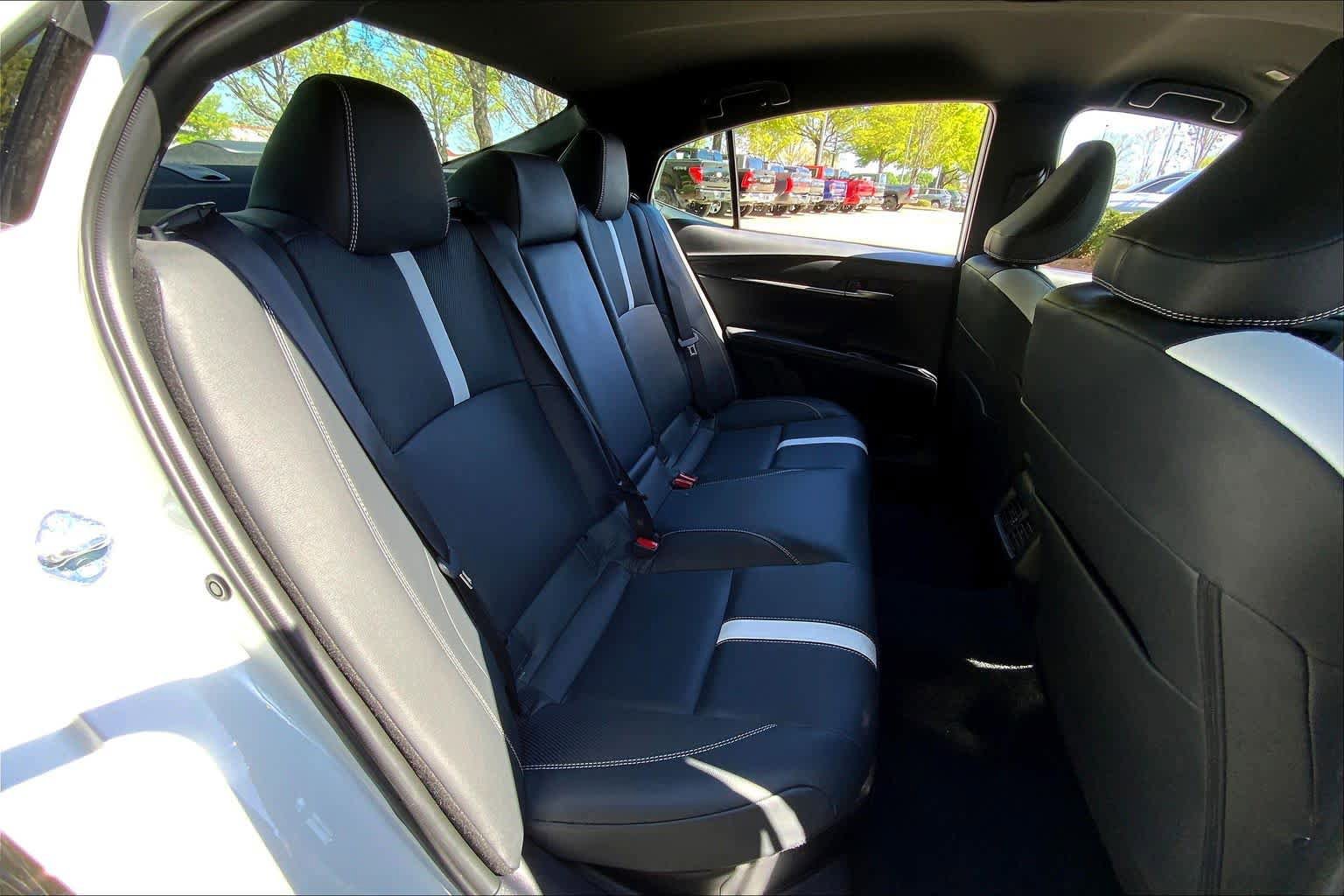 Used 2025 Toyota Camry SE FWD image 19