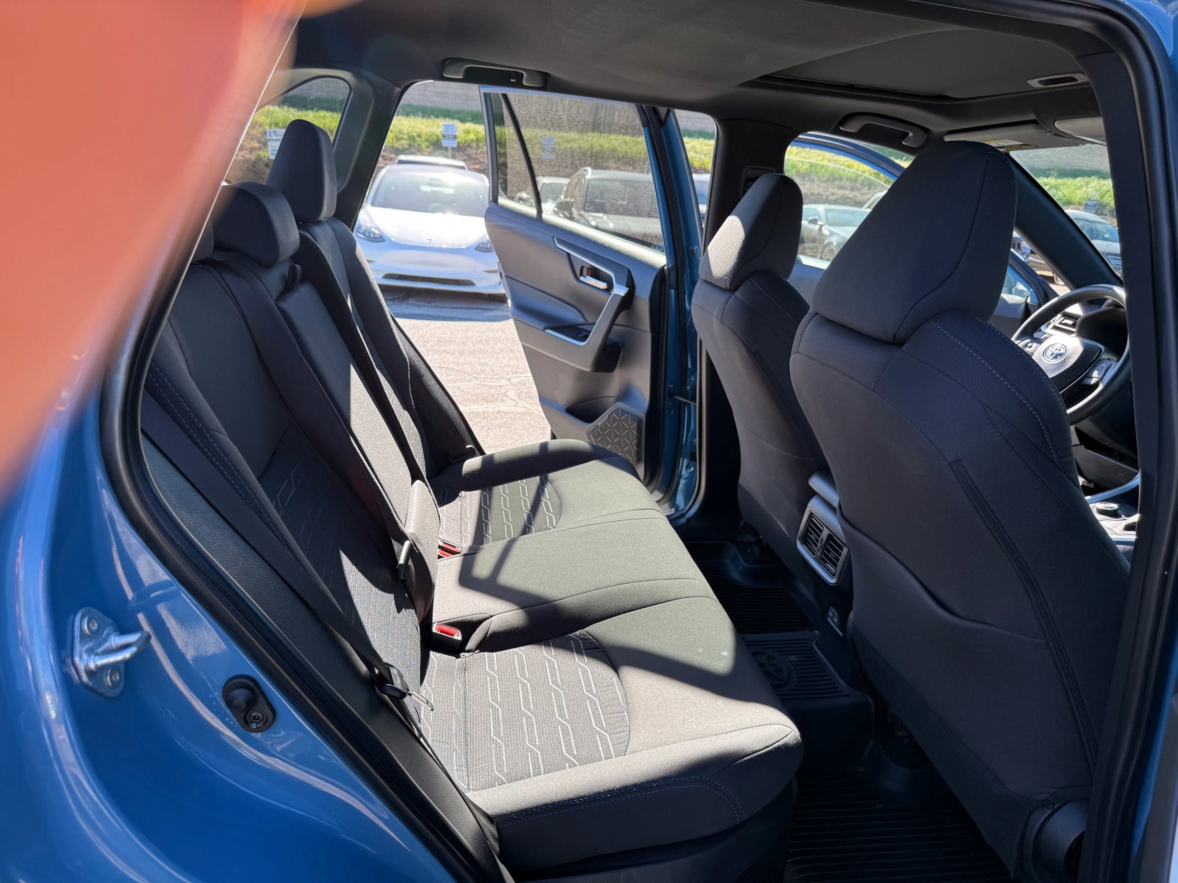 Used 2022 Toyota RAV4 SE w/ Convenience Package image 28