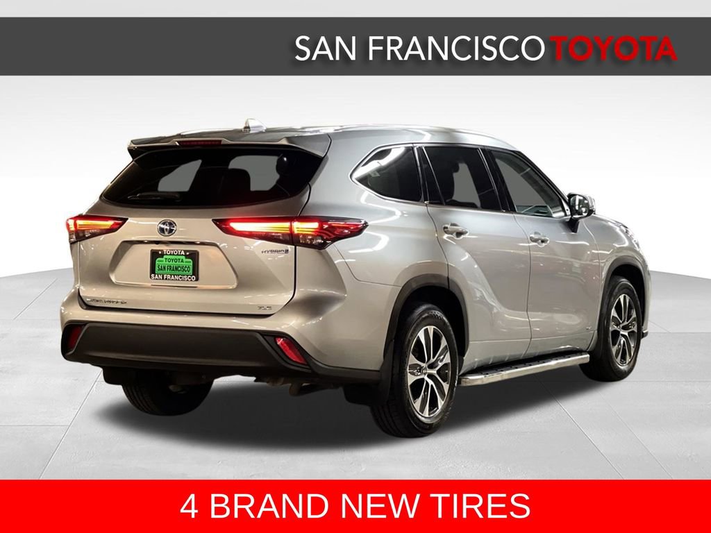 Used 2022 Toyota Highlander XLE AWD/4WD image 5