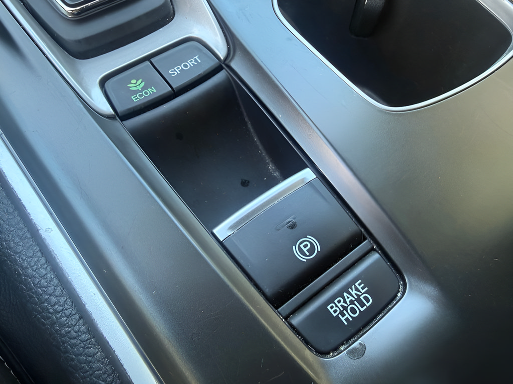 Used 2018 Honda Accord Sport image 31
