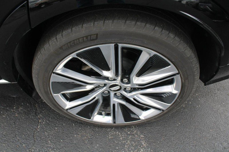 Used 2023 Cadillac Lyriq 2WD image 7