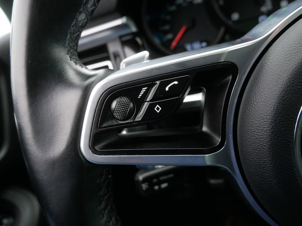 Used 2021 Porsche Macan image 22