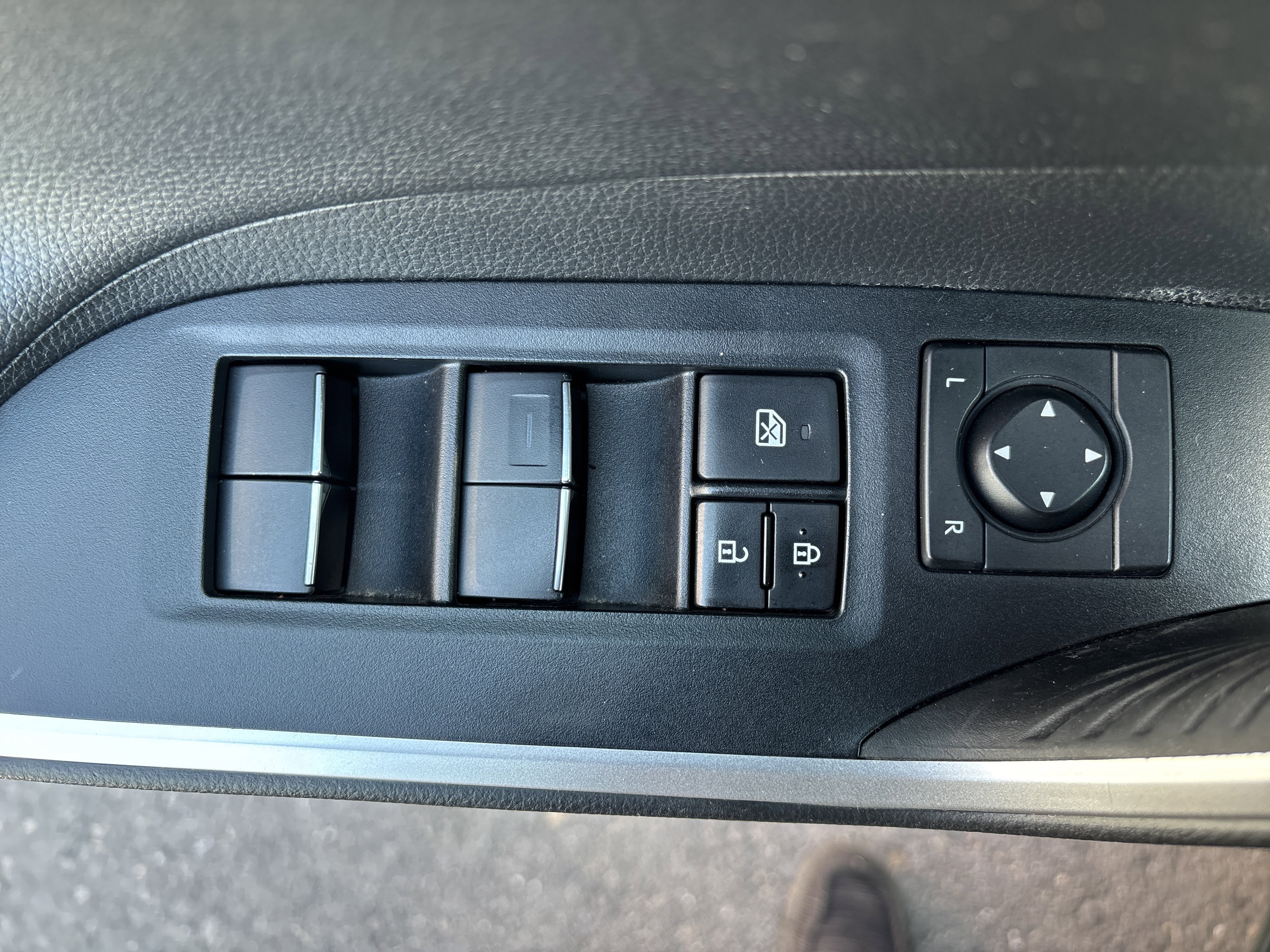 Used 2020 Toyota RAV4 XSE w/ All Weather Liner Package AWD/4WD image 17