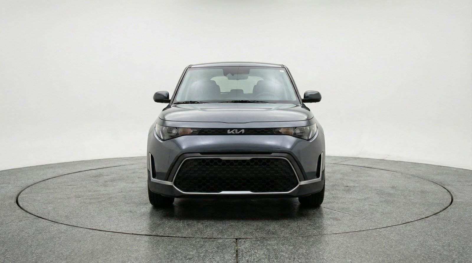Used 2025 Kia Soul LX w/ LX Technology Package FWD image 2