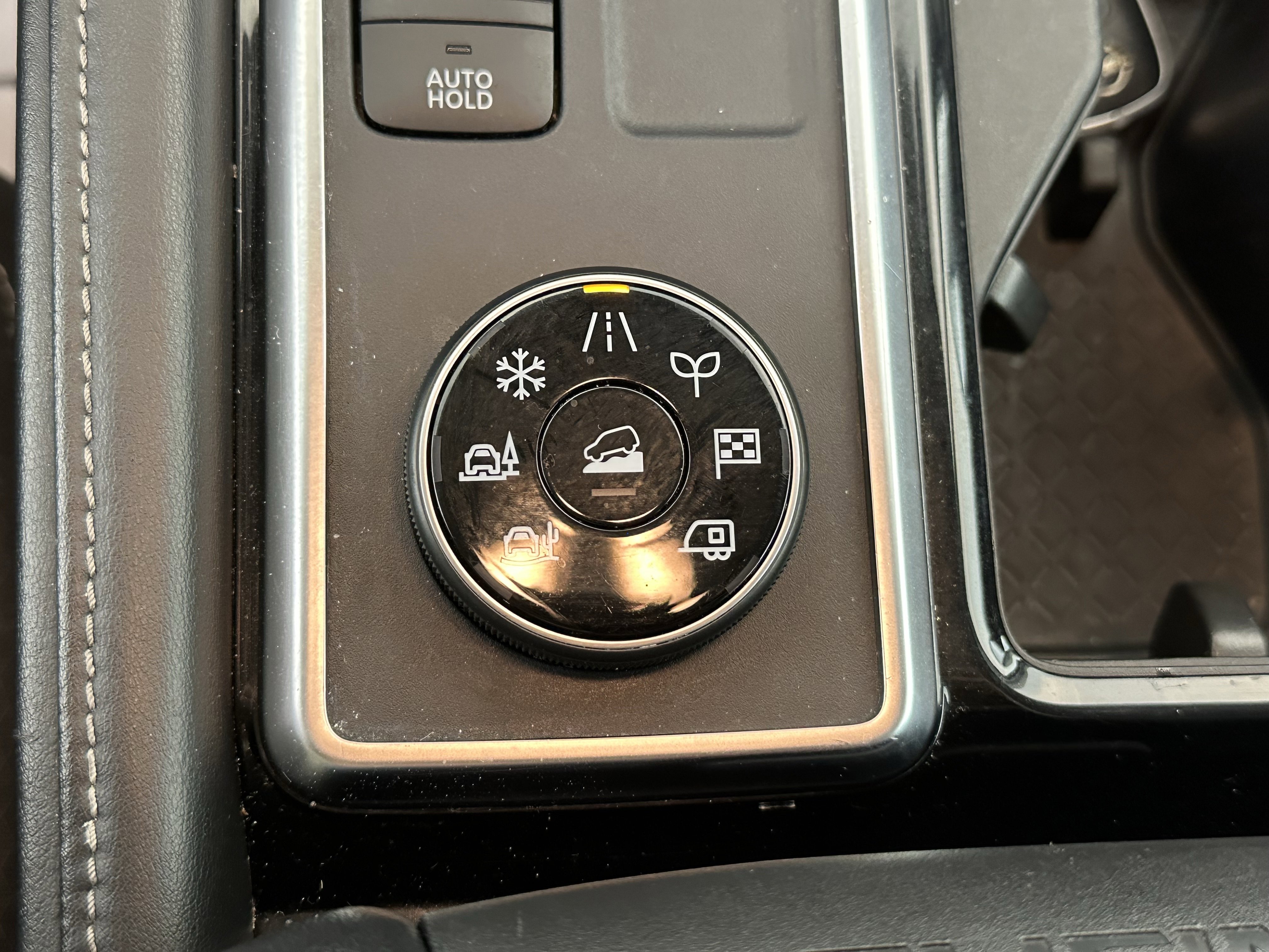 Used 2023 Nissan Pathfinder SV image 28