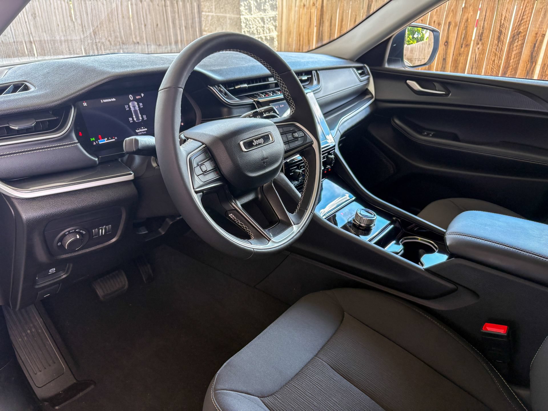 Used 2023 Jeep Grand Cherokee Laredo w/ Luxury Tech Group I AWD/4WD image 7