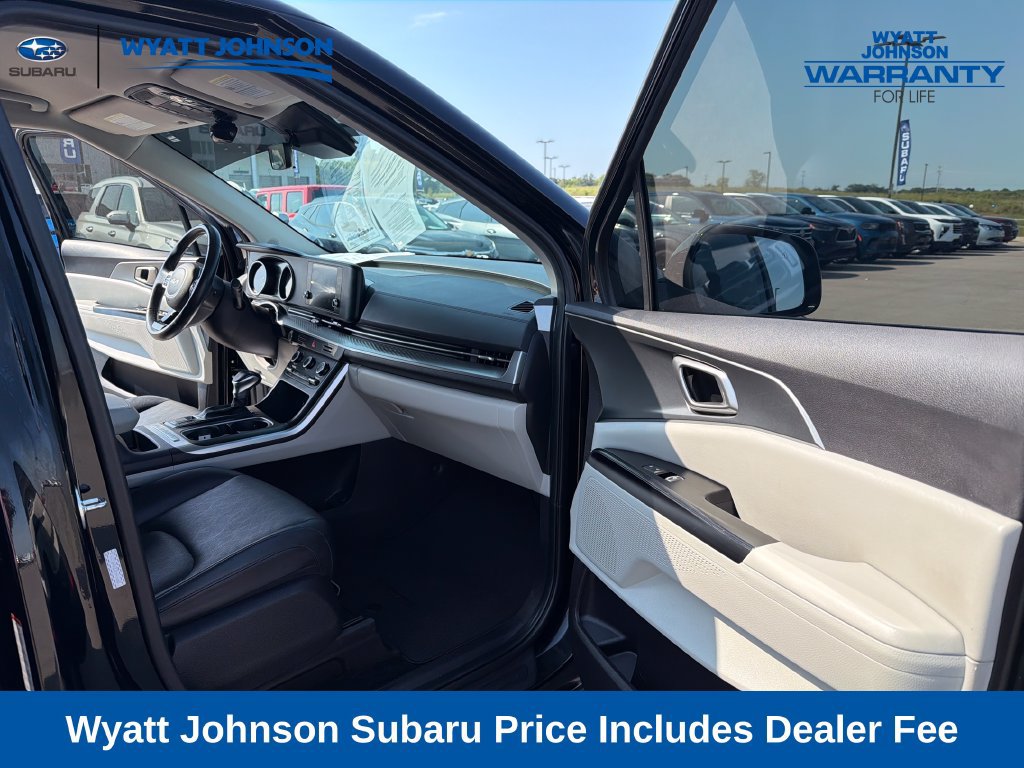 Used 2024 Kia Carnival LX FWD image 33