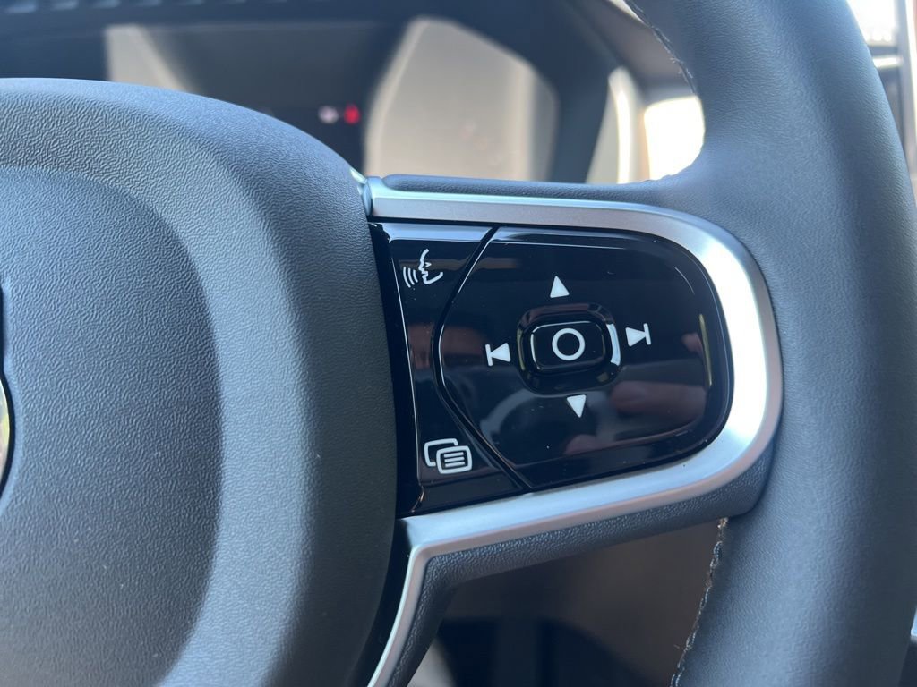 New 2026 Volvo XC90 B6 Plus w/ Protection Package Premier image 19