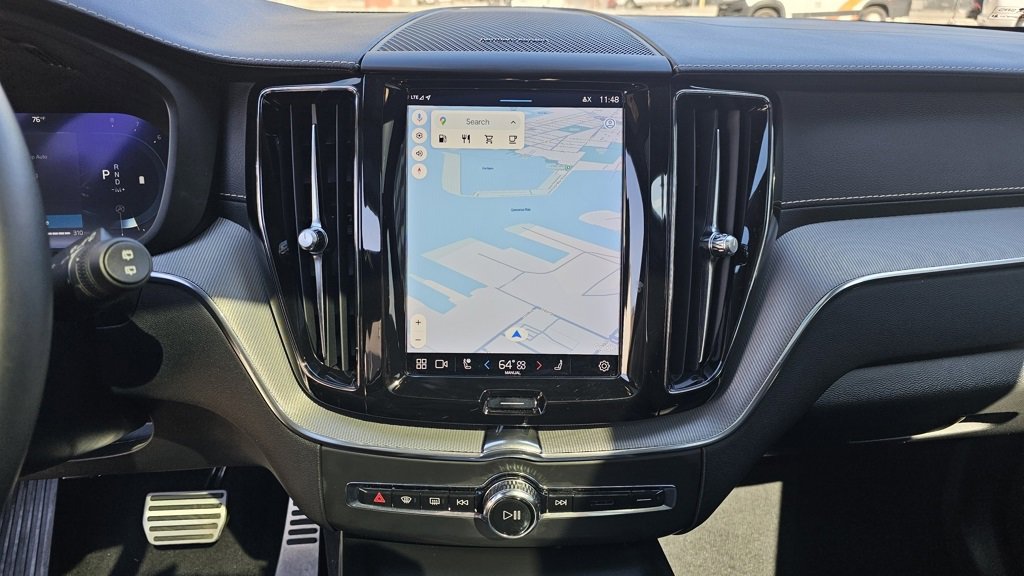 Certified 2022 Volvo XC60 B6 R-Design w/ Climate Package image 23