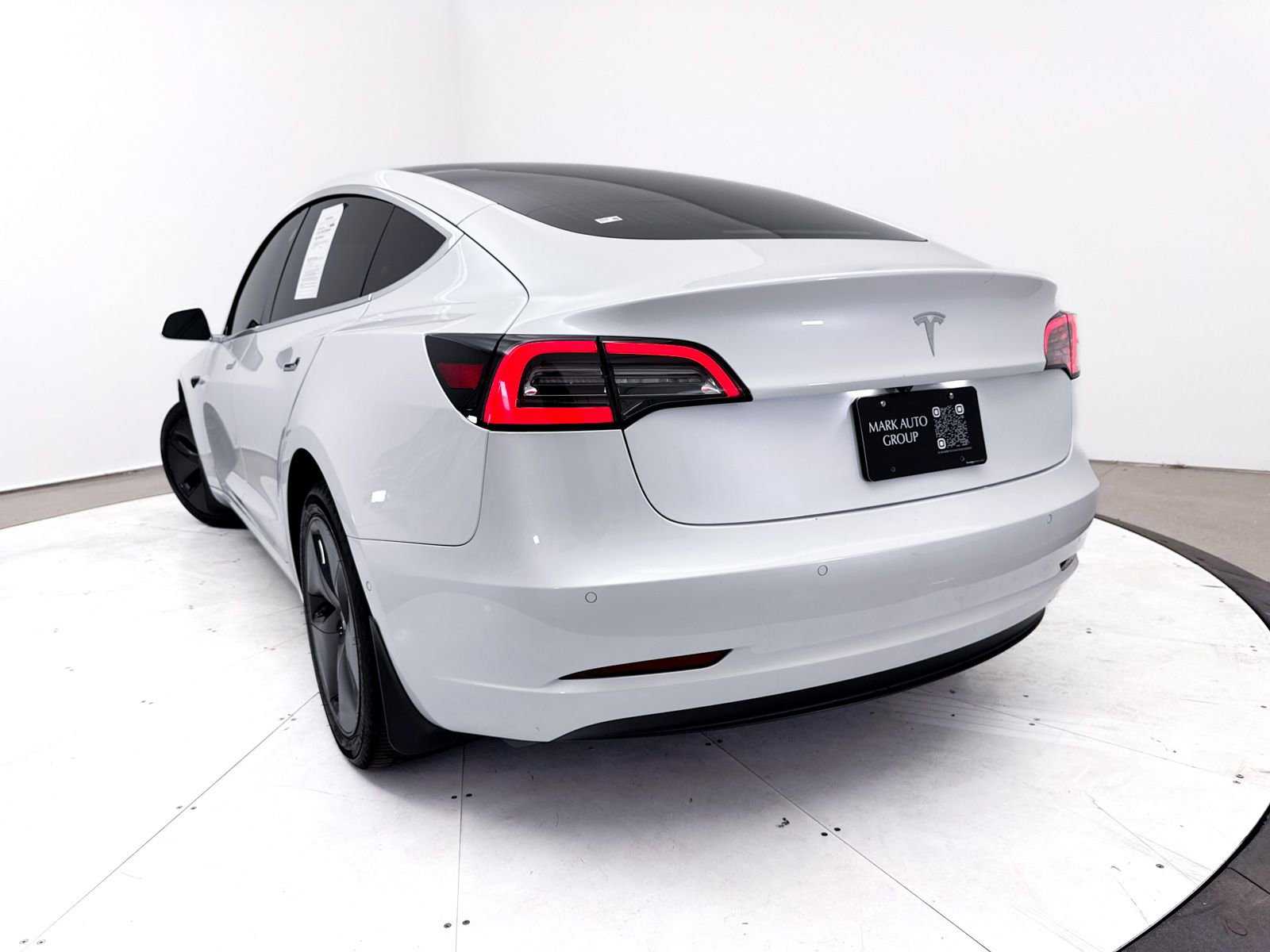 Used 2020 Tesla Model 3 Standard Range Plus RWD image 8