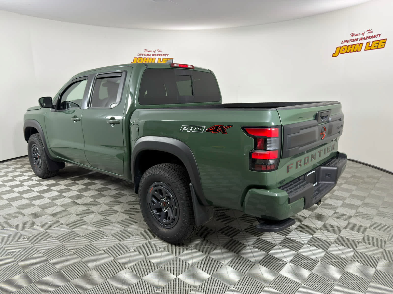 Used 2026 Nissan Frontier PRO-4X w/ Tow Package AWD/4WD image 3