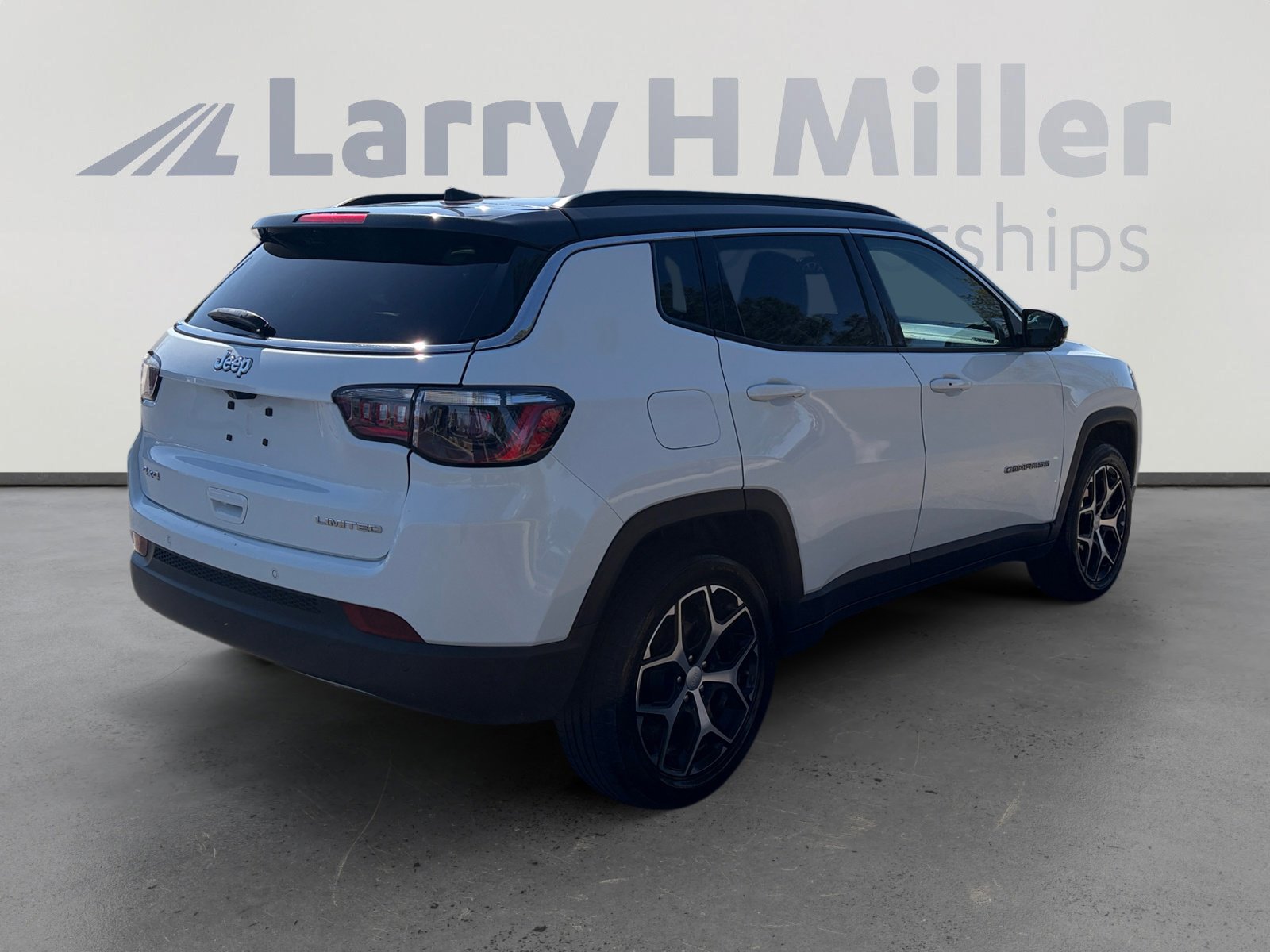 Used 2024 Jeep Compass Limited AWD/4WD image 5