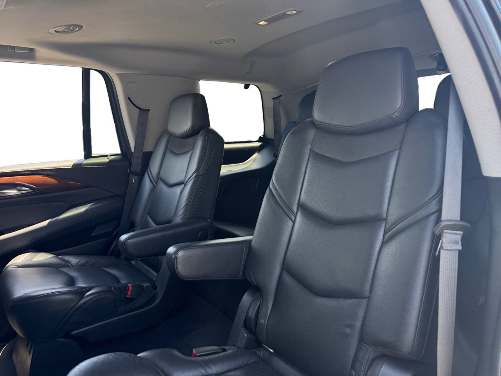 Used 2019 Cadillac Escalade Luxury AWD/4WD image 13