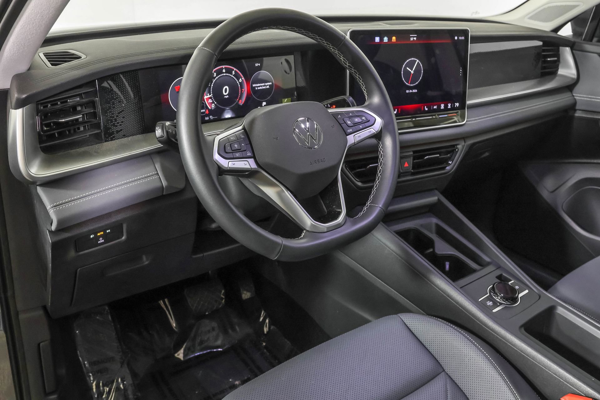 Used 2025 Volkswagen Tiguan SE w/ Panoramic Sunroof Package image 5