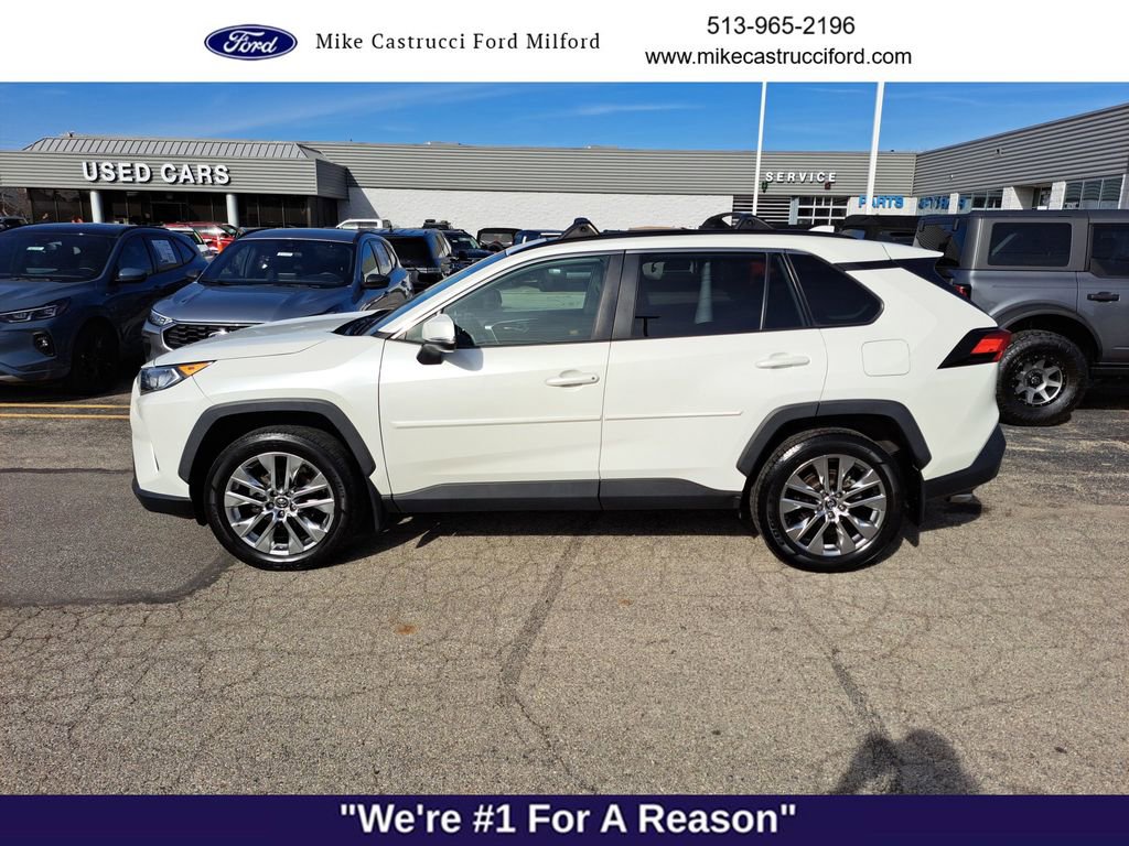 Used 2021 Toyota RAV4 XLE Premium image 2