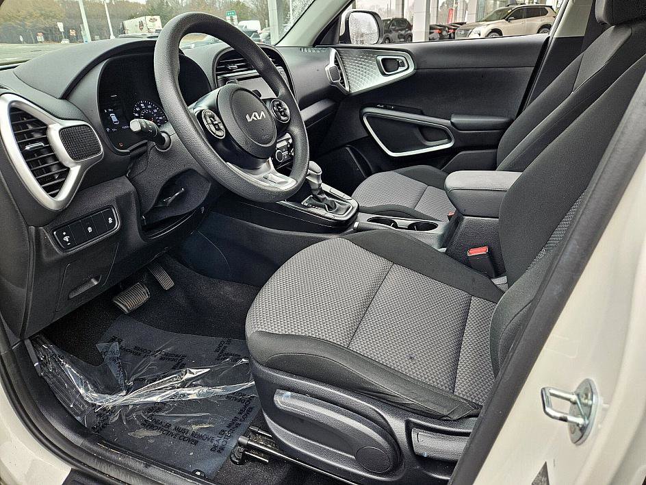 Used 2022 Kia Soul LX image 7