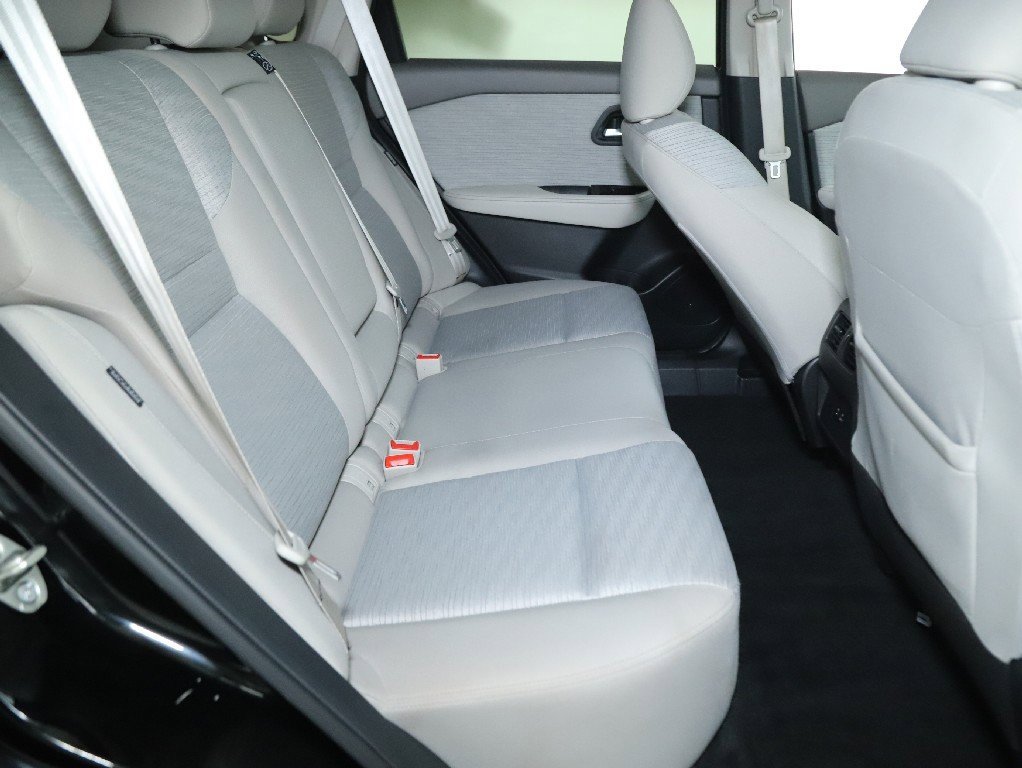 Certified 2023 Nissan Rogue SV image 31