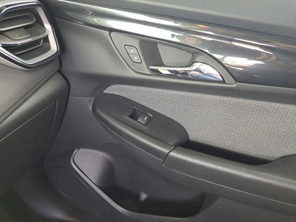 Certified 2024 Chevrolet TrailBlazer LT w/ LT Cold Weather Package FWD image 31
