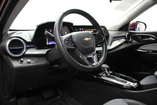 Used 2025 Chevrolet Trax LT w/ LT Convenience Package FWD image 6