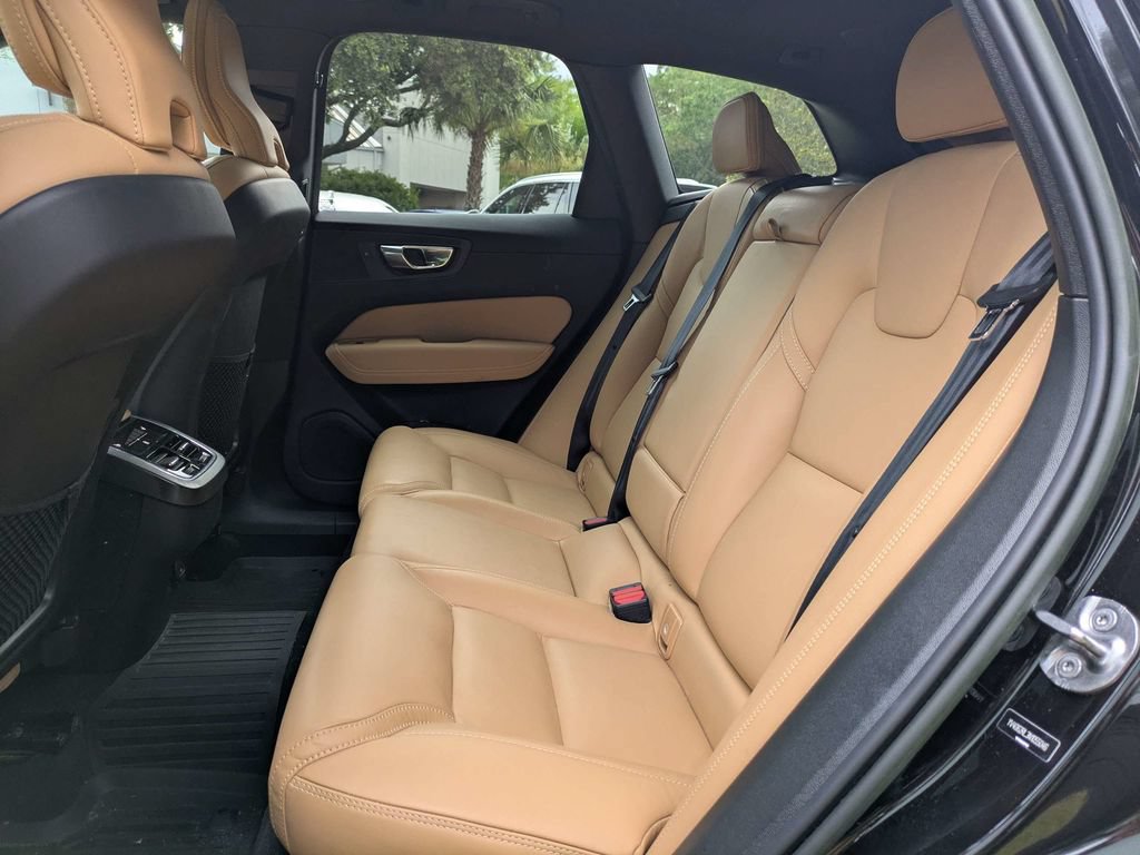 Used 2022 Volvo XC60 B6 Inscription w/ Advanced Package AWD/4WD image 14
