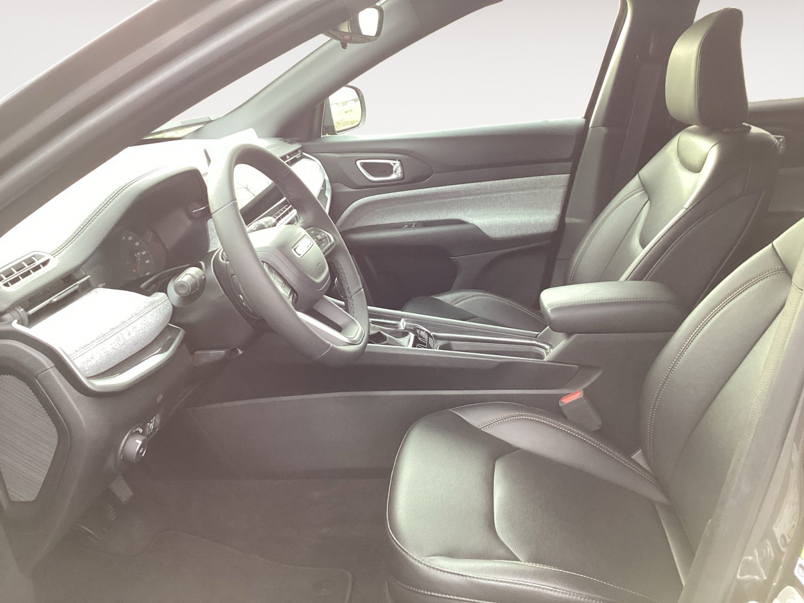 Used 2024 Jeep Compass Latitude image 9