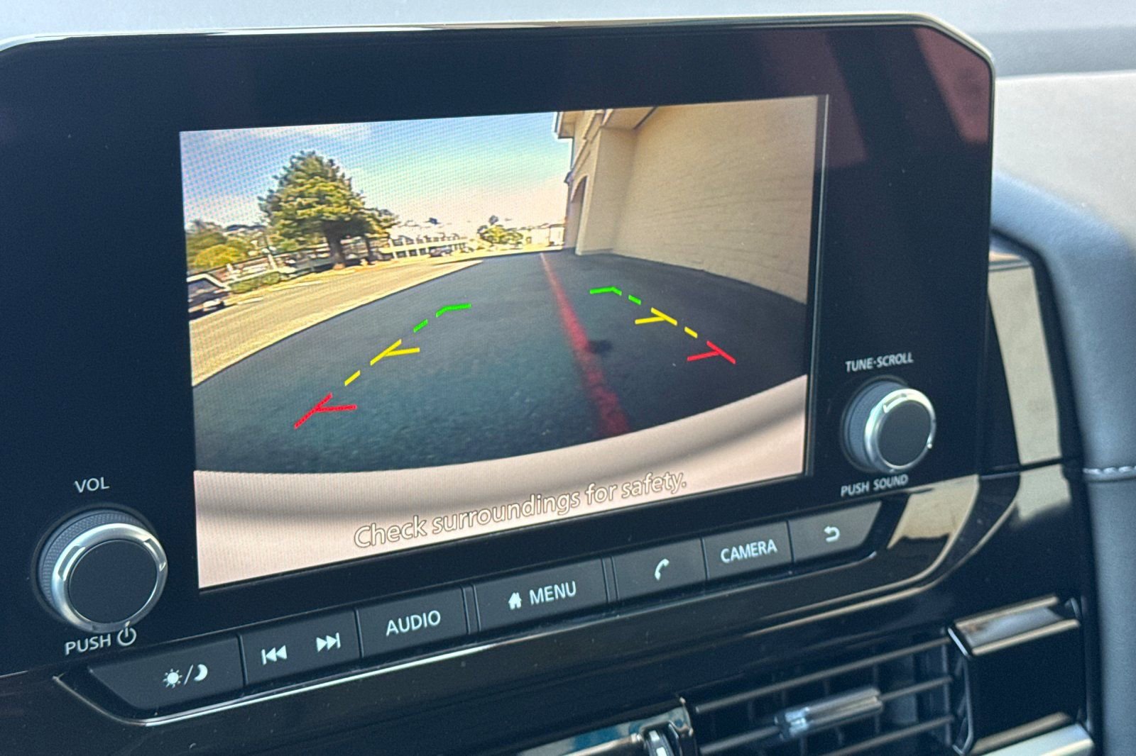 Used 2025 Nissan Pathfinder SV FWD image 22