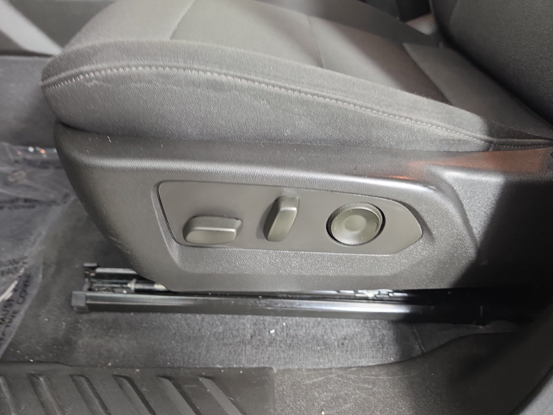 Used 2024 Chevrolet Colorado Trail Boss w/ Technology Package AWD/4WD image 14