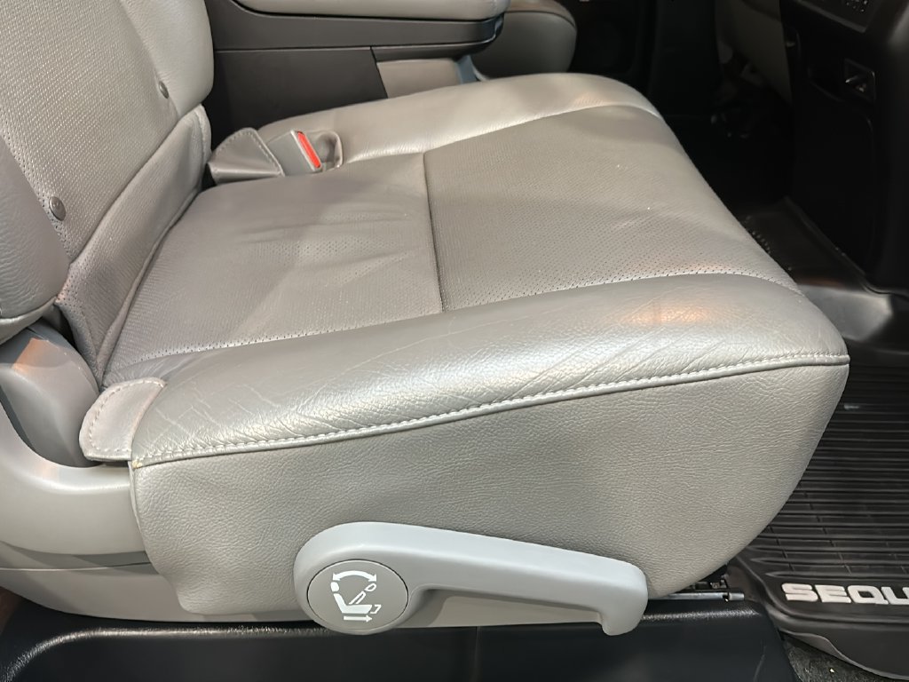 Used 2018 Toyota Sequoia Platinum AWD/4WD image 22