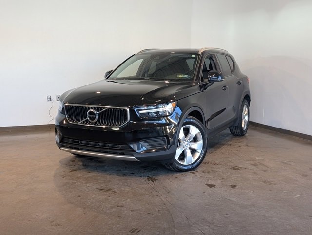 Used 2020 Volvo XC40 T5 Momentum w/ Premium Package