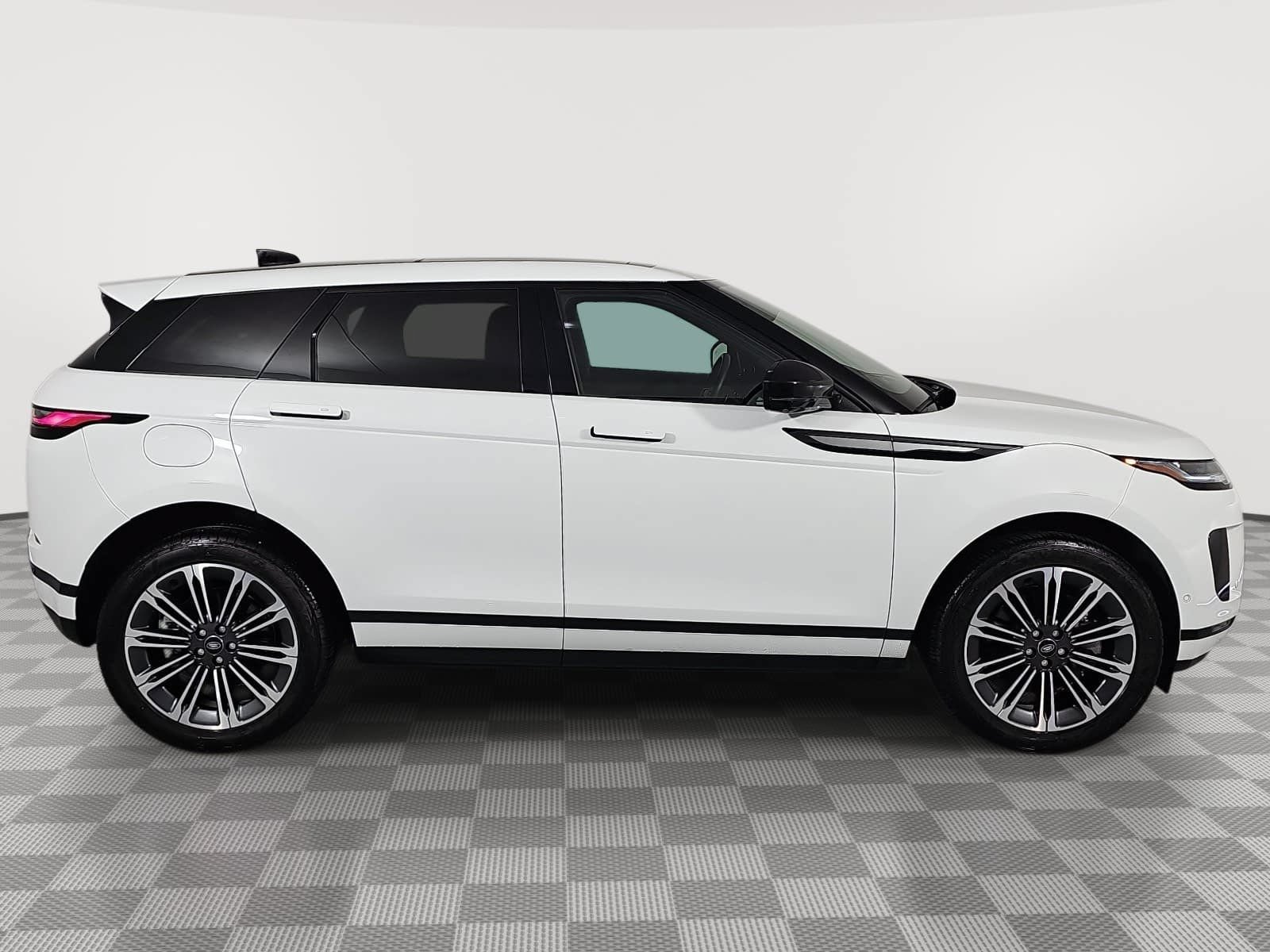 Used 2024 Land Rover Range Rover Evoque S AWD/4WD image 9