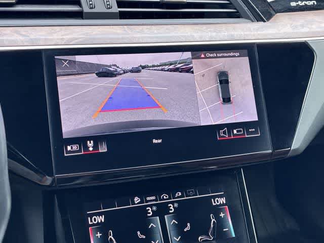 Used 2022 Audi e-tron Premium AWD/4WD image 32