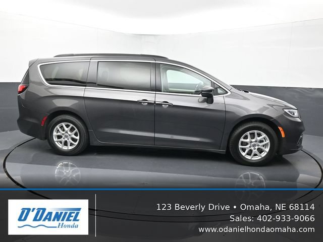 Used 2022 Chrysler Pacifica Touring-L FWD image 7