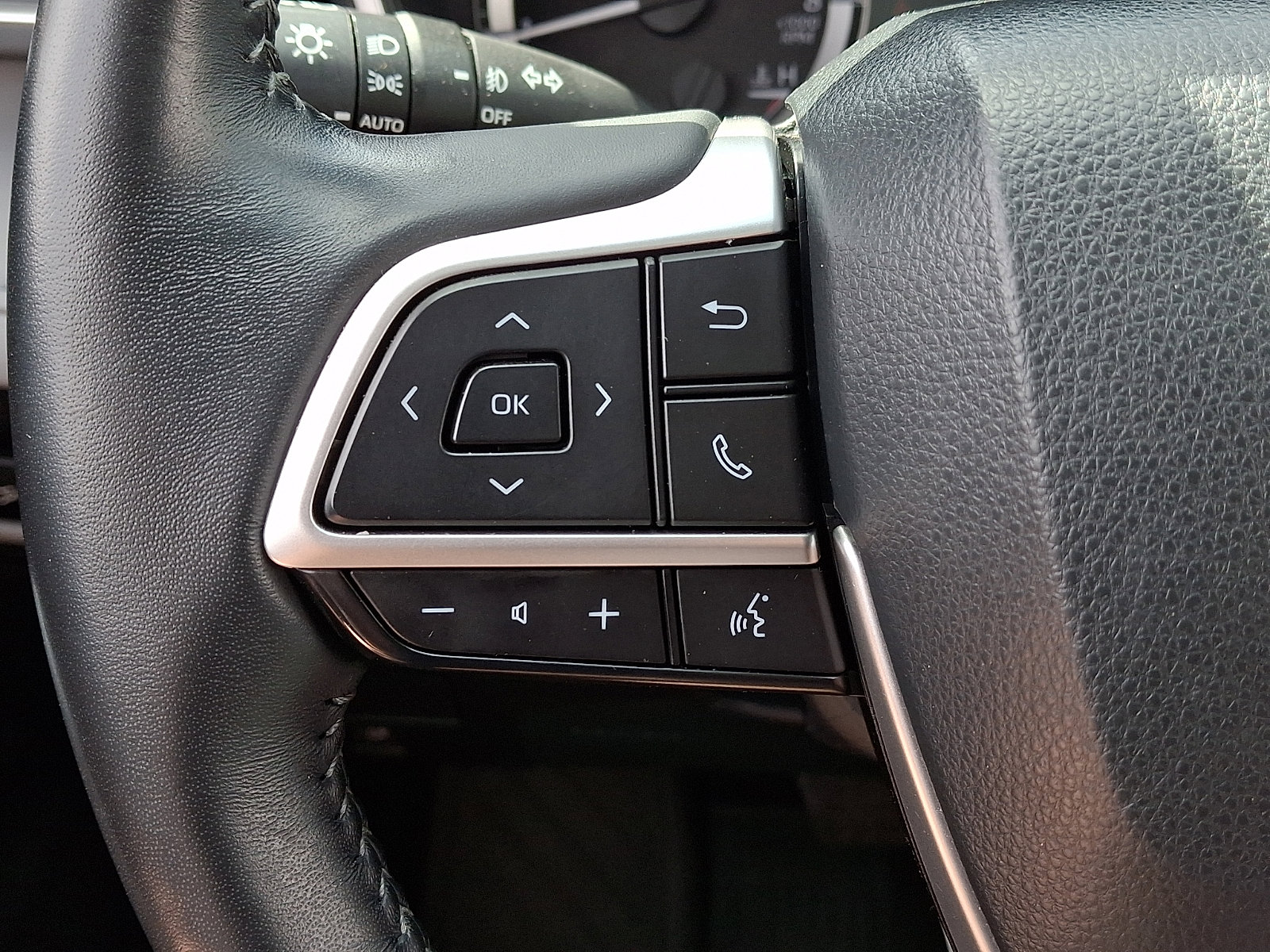 Used 2023 Toyota Highlander XLE FWD image 29