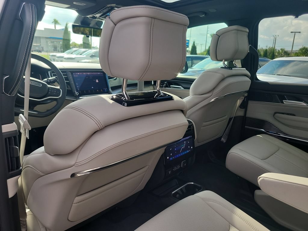 Used 2026 Jeep Grand Wagoneer L Summit w/ Premium Group III AWD/4WD image 13