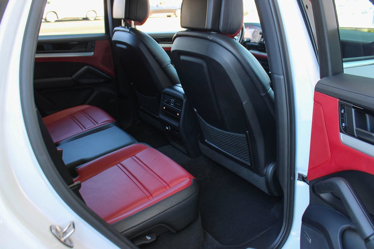 Used 2024 Porsche Cayenne S AWD/4WD image 25