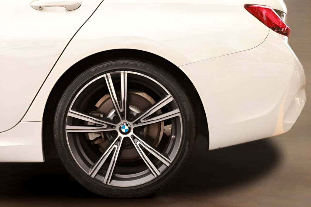 Used 2020 BMW 330i Sedan w/ M Sport Package RWD image 10