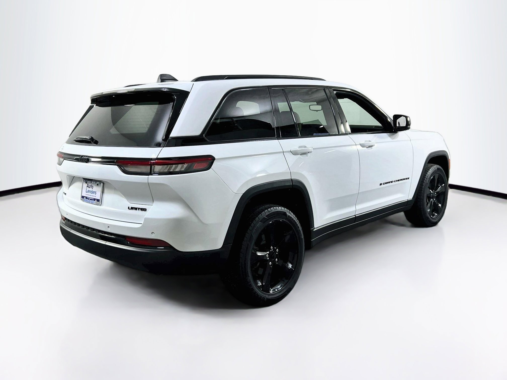 Used 2023 Jeep Grand Cherokee Limited w/ Black Appearance Package AWD/4WD image 5