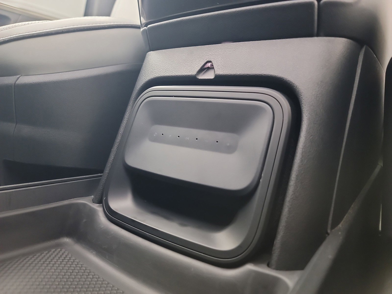 Used 2024 Rivian R1S Adventure AWD/4WD image 33