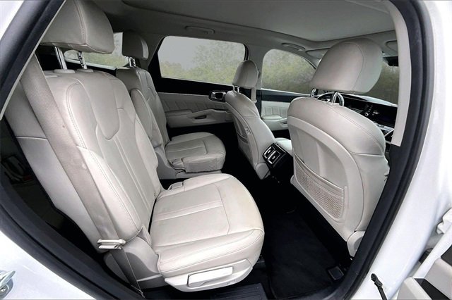 Certified 2022 Kia Sorento SX w/ Panoramic Sunroof Package image 25