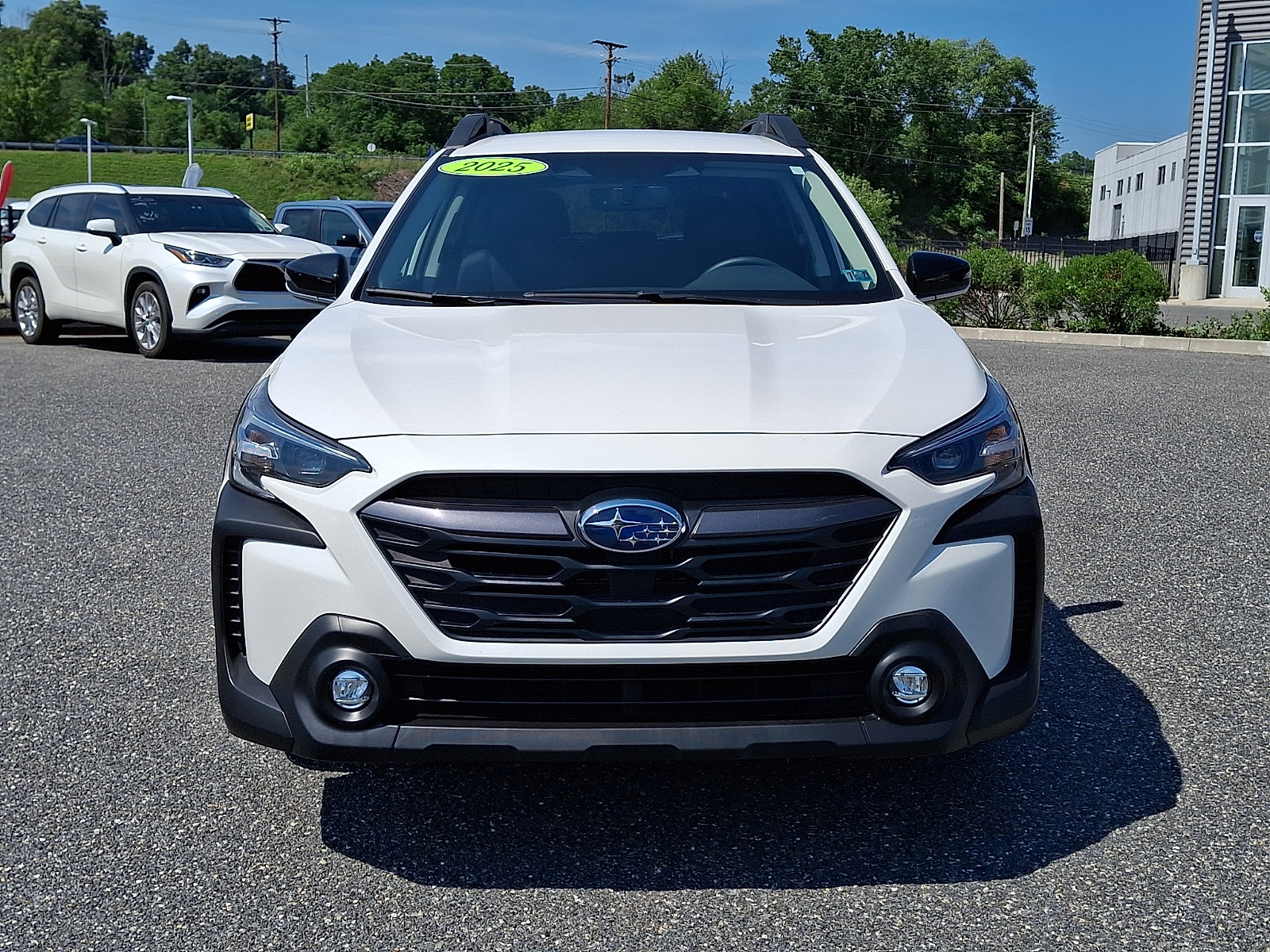 Used 2025 Subaru Outback Premium AWD/4WD image 2